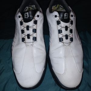 Golf shoes